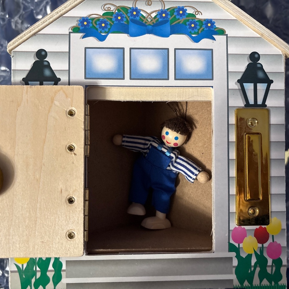Melissa and Doug Doorbell House